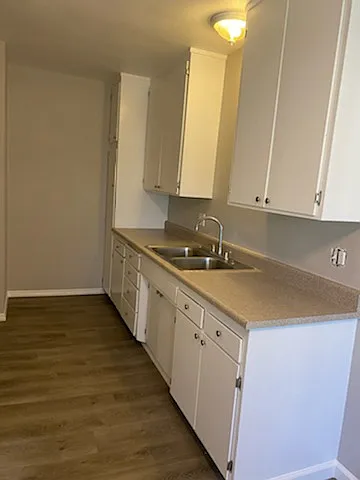 603 W Bellevue Dr #F — Photo 3