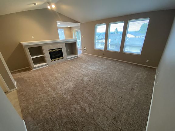 3rd image of 800 96th Ave NE Unit E201-1