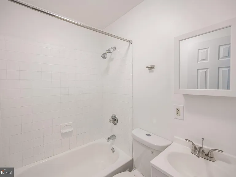 625 10th St #2F — Photo 5