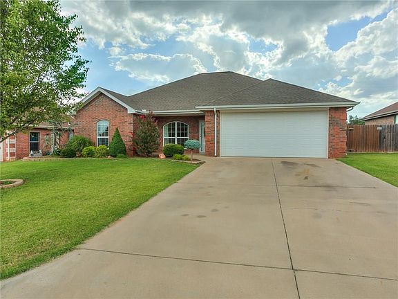 3rd image of 306 Beth Ln