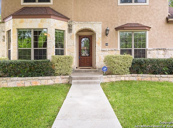3rd image of 308 E Melrose Dr