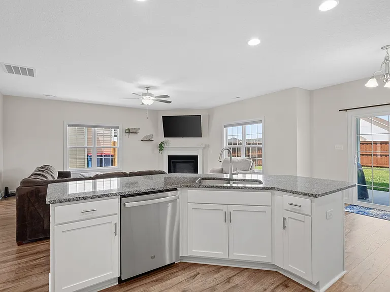 1818 Olde Towne Pointe Blvd — Photo 21