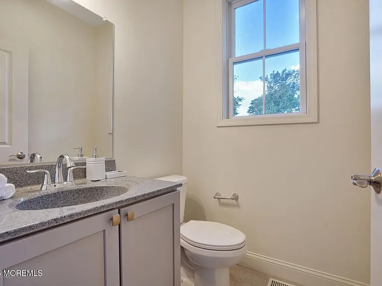 909 Bloomfield Ave — Photo 20