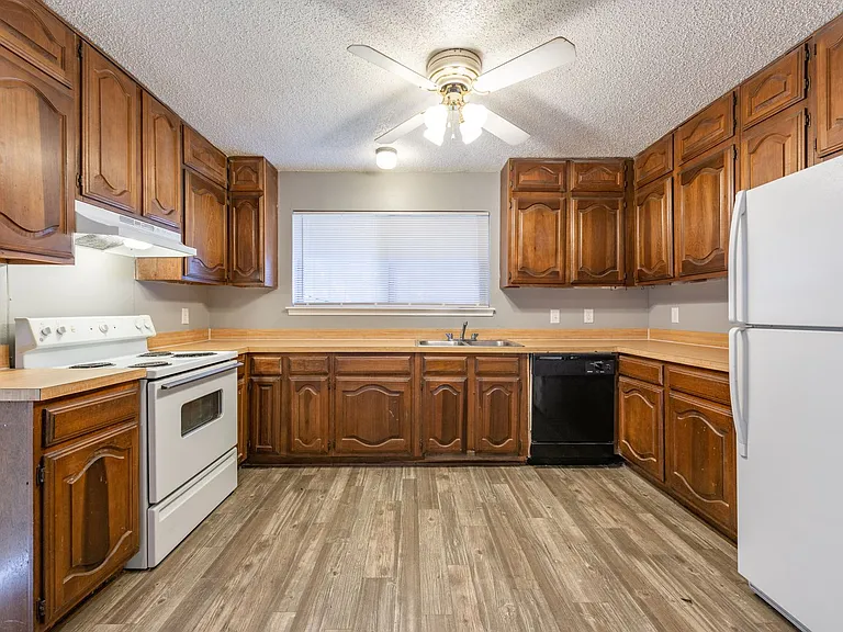 4605 & 4607 Menzer Rd — Photo 19
