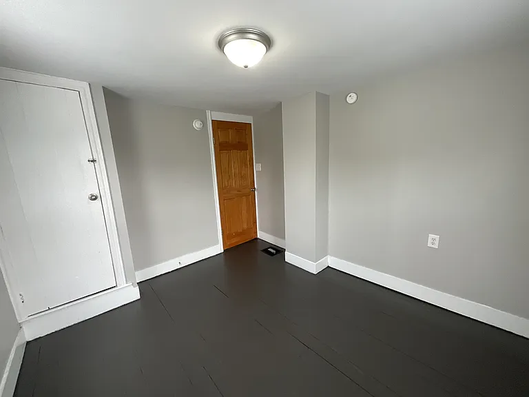 138 E South St — Photo 9
