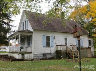 5684 S Roosevelt Rd, Stevensville, MI 49127