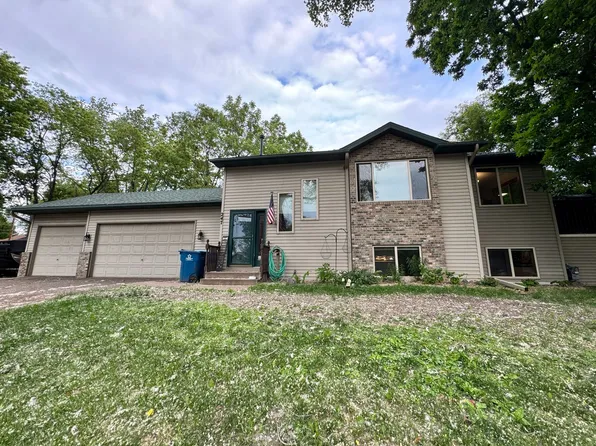 247 8th St SW, Forest Lake, MN 55025