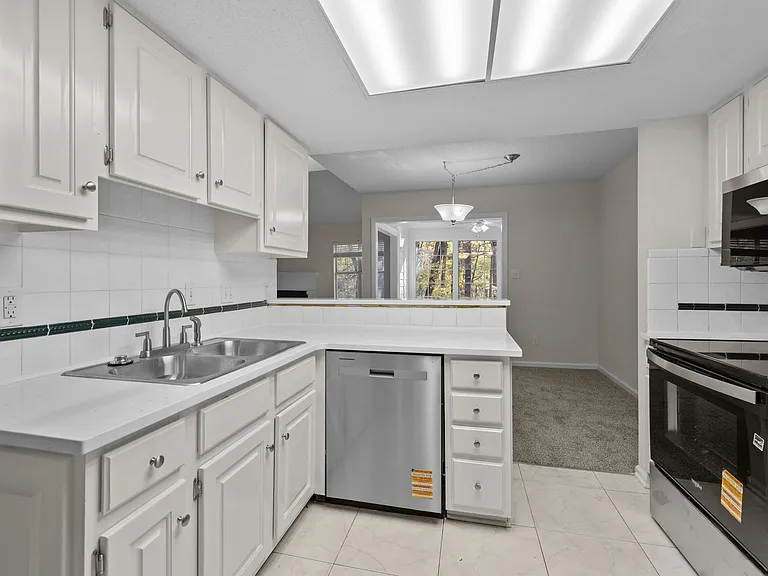 9024 Saint Thomas Ln — Photo 2