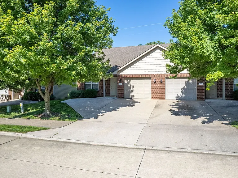 701-703 Glenstone Dr. — Photo 3