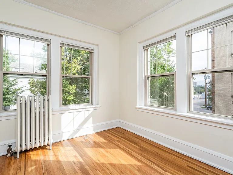 Belmont Apartments — Photo 15