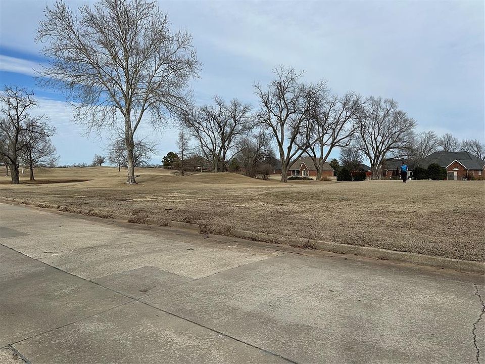 2nd image of 1 Country Club Rd