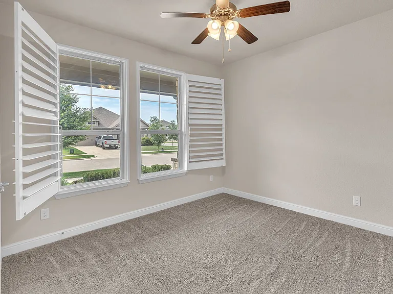 2336 Shorthorn Dr — Photo 5