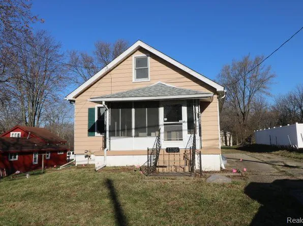 1136 Gilbert St, Flint, MI 48532