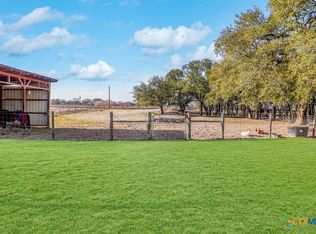 1561 County Road 320, Floresville, TX 78114