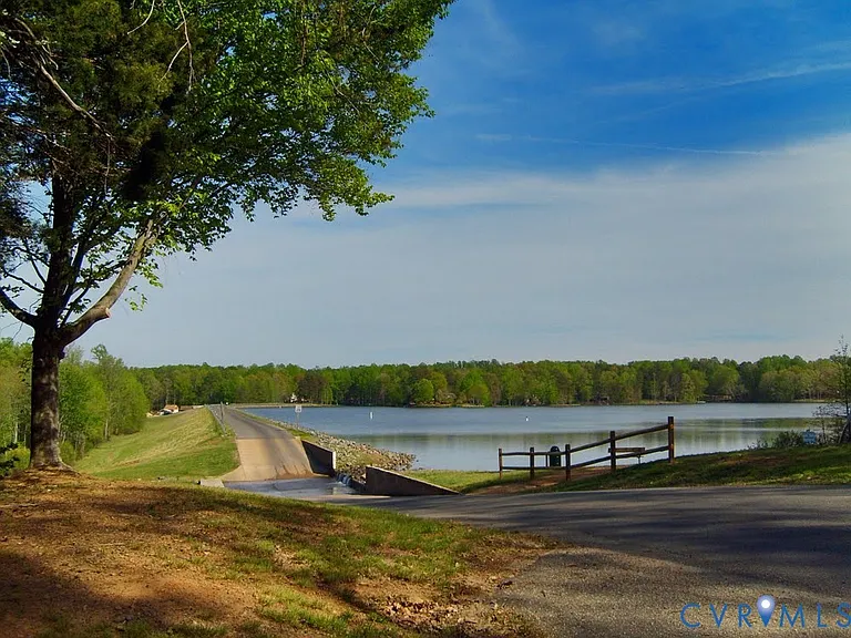 285 Devon Dr — Photo 4
