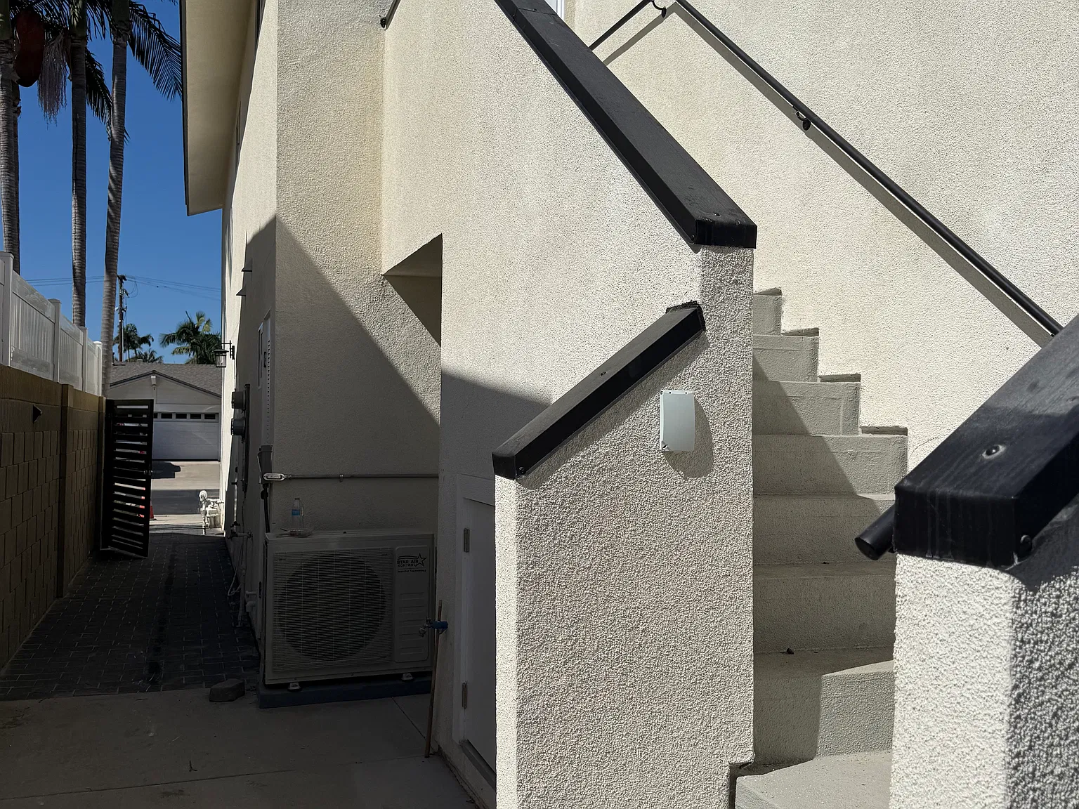 2 bed, 620 sqft, $2,700 — Photo 2