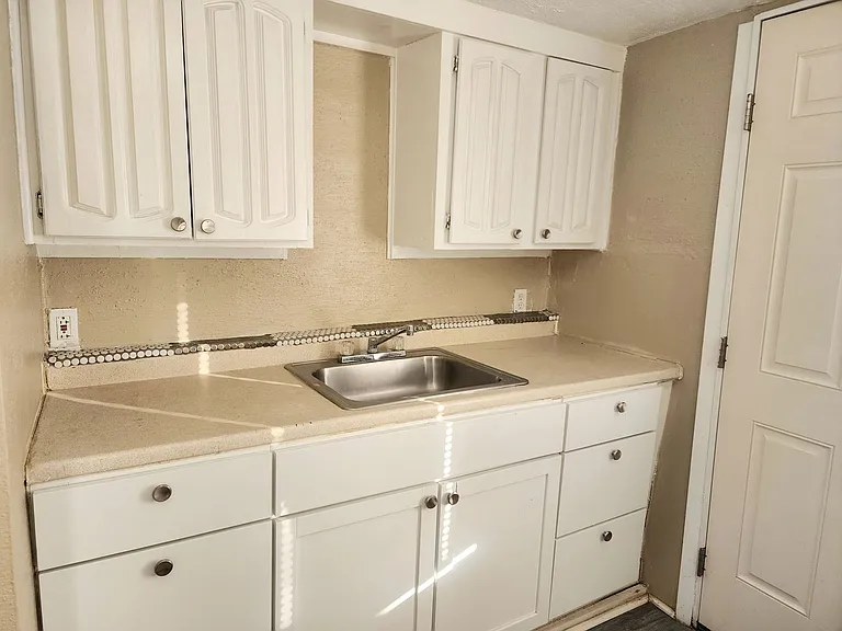 216 S Avenue I #4 — Photo 7