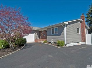 19 Cameo Rd, Commack, NY 11725