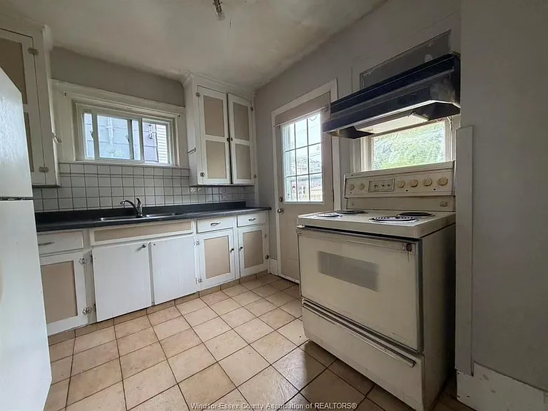 1411 Dougall Ave — Photo 6
