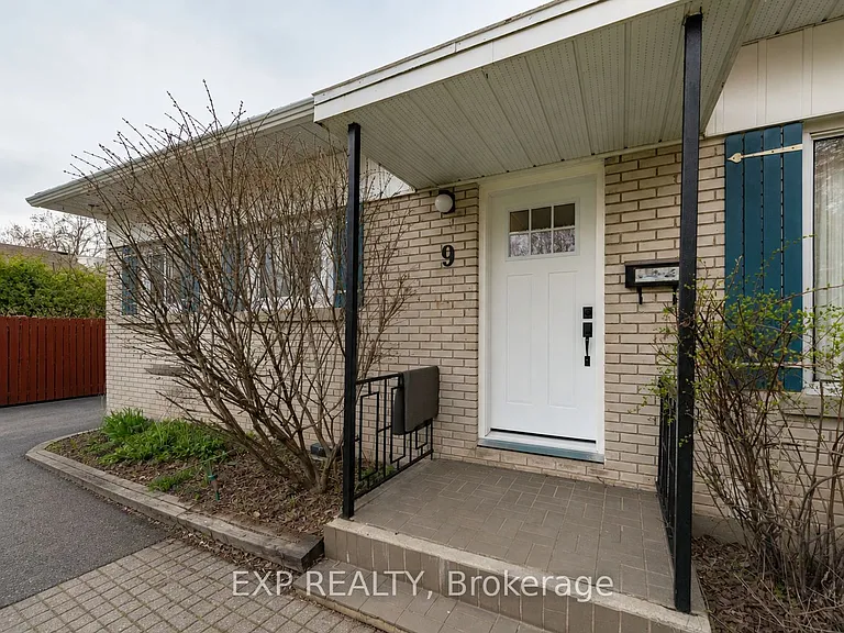 9 Kirkstall Ave — Photo 3