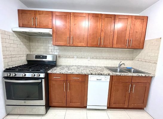 2nd image of 23-26 42nd St #2C