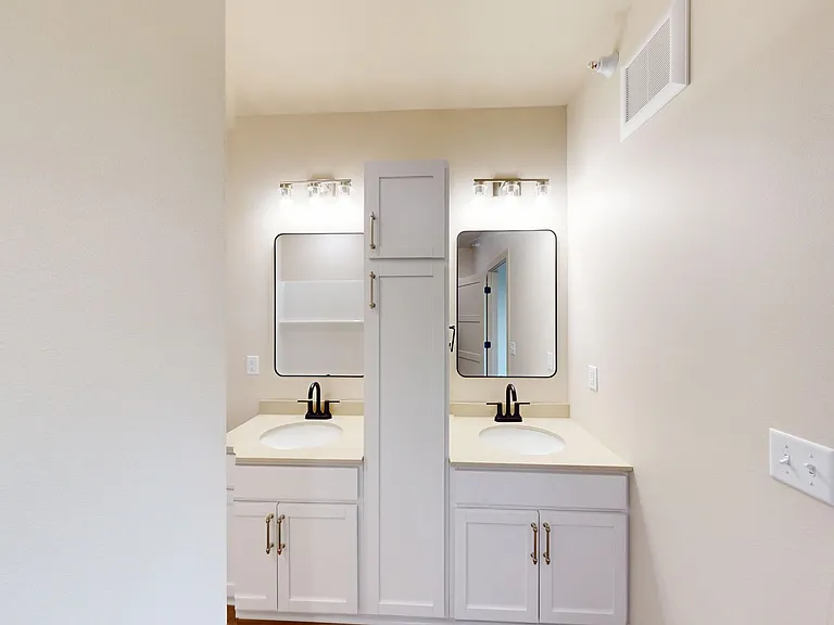 5631-5735 E Revere Dr — Photo 41