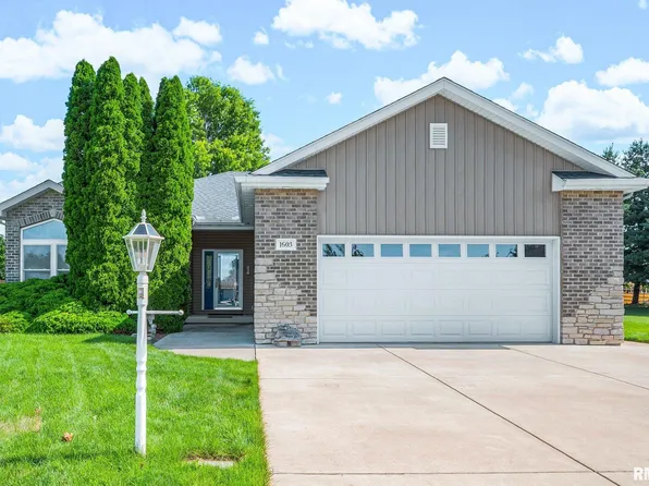 1603 W Holland Ct, Chillicothe, IL 61523