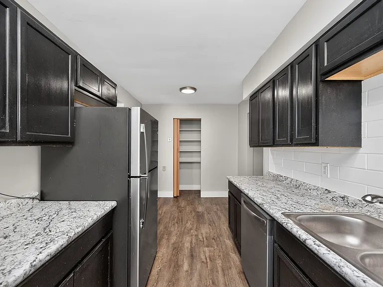 6612 Bantry Ave #8 — Photo 7