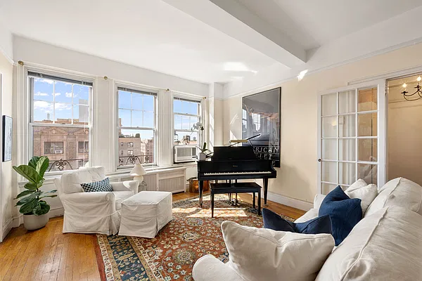Living room, photo 2