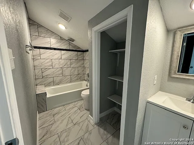 1023 Crystal — Photo 15