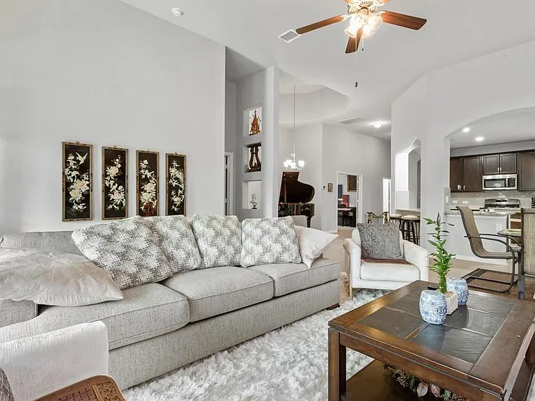 8045 Arezzo Dr — Photo 9