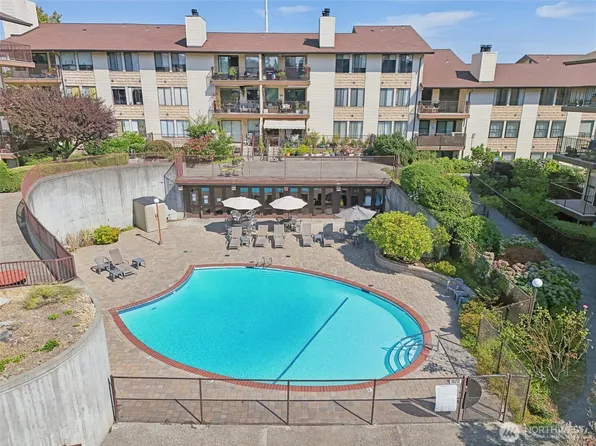 13215 Linden Avenue N #303C, Seattle, WA 98133