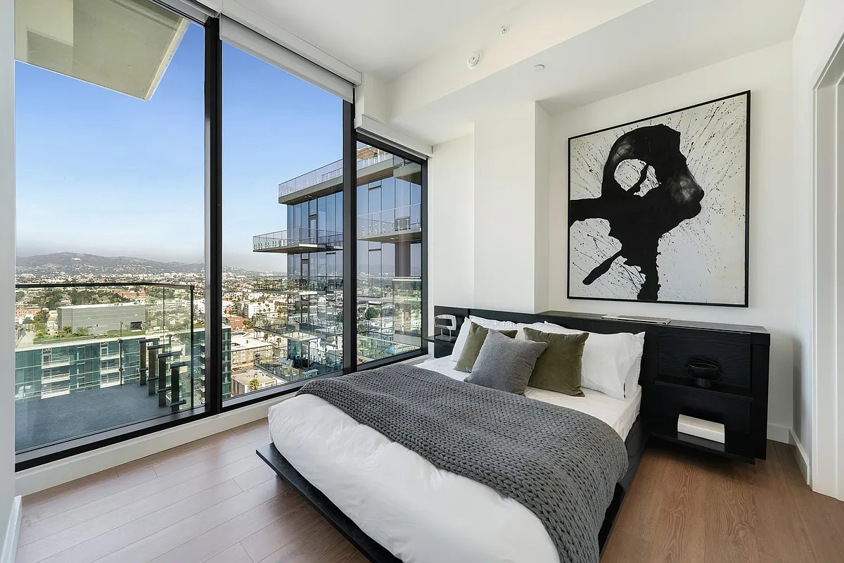 Building Photo - Opus LA