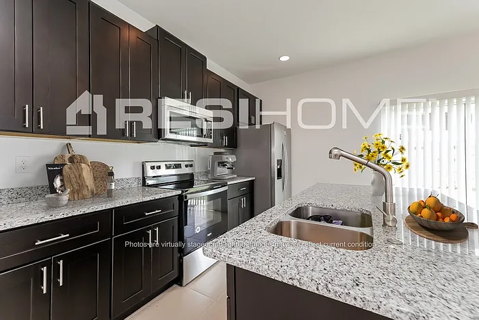 318 Daffodil Ln — Photo 2