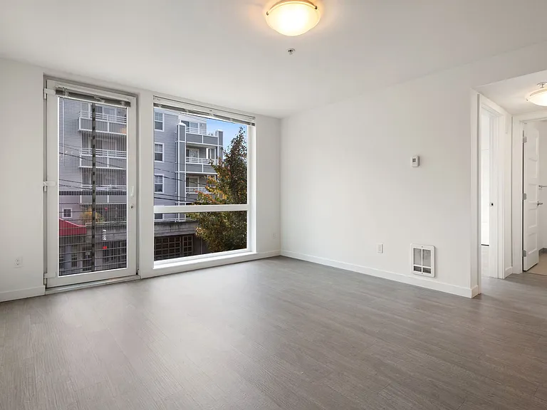 Queen Anne Flats — Photo 79
