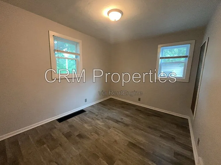 714 E Vaile Ave — Photo 18