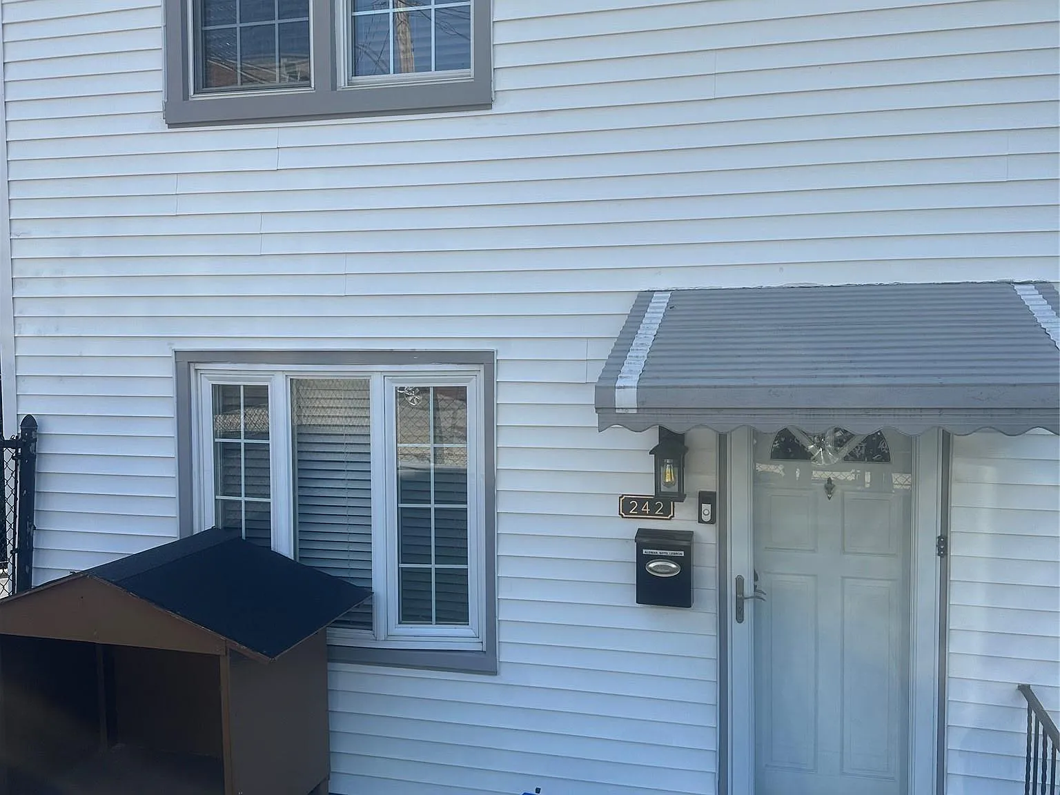 3 bed, 1.0 bath, 1350 sqft, $3,300 — Photo 1