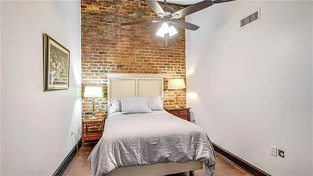 922 Chartres St #D — Photo 7