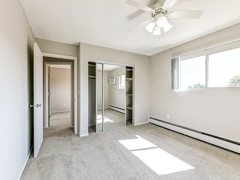 LaBlanche Apartments — Photo 9
