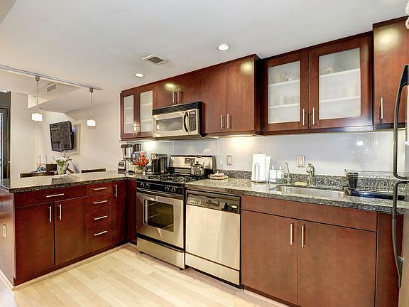 GOURMET KITCHEN