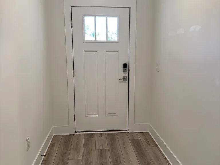 210 Lyla Ln — Photo 5