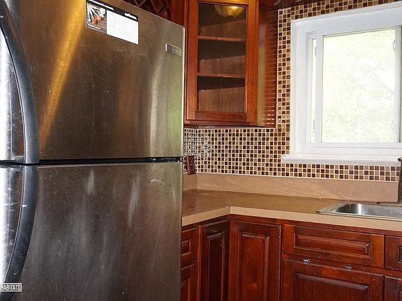 2nd image of 1325 Putnam Ave #2