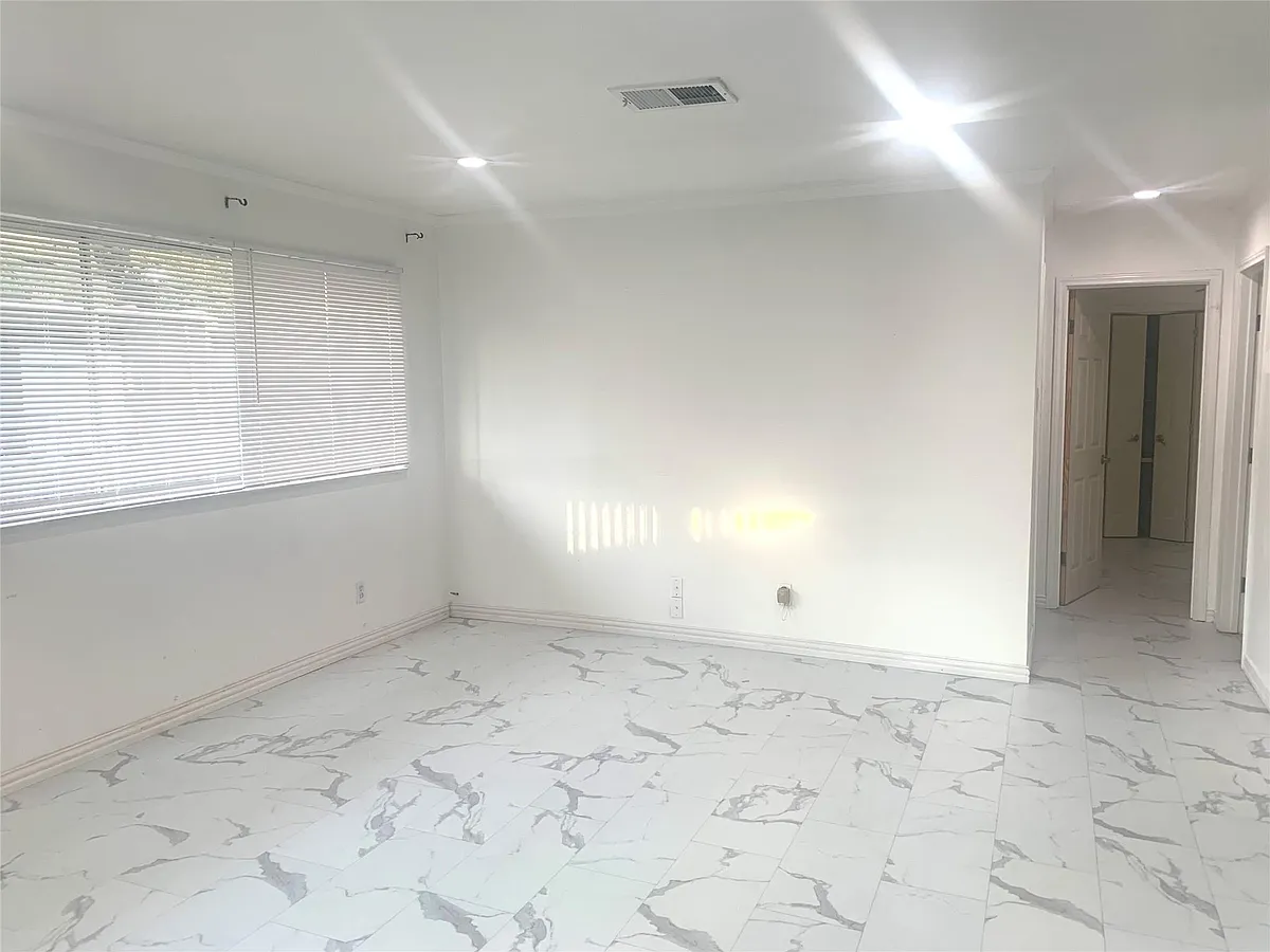 Building Photo - 909 Silber Rd #57J