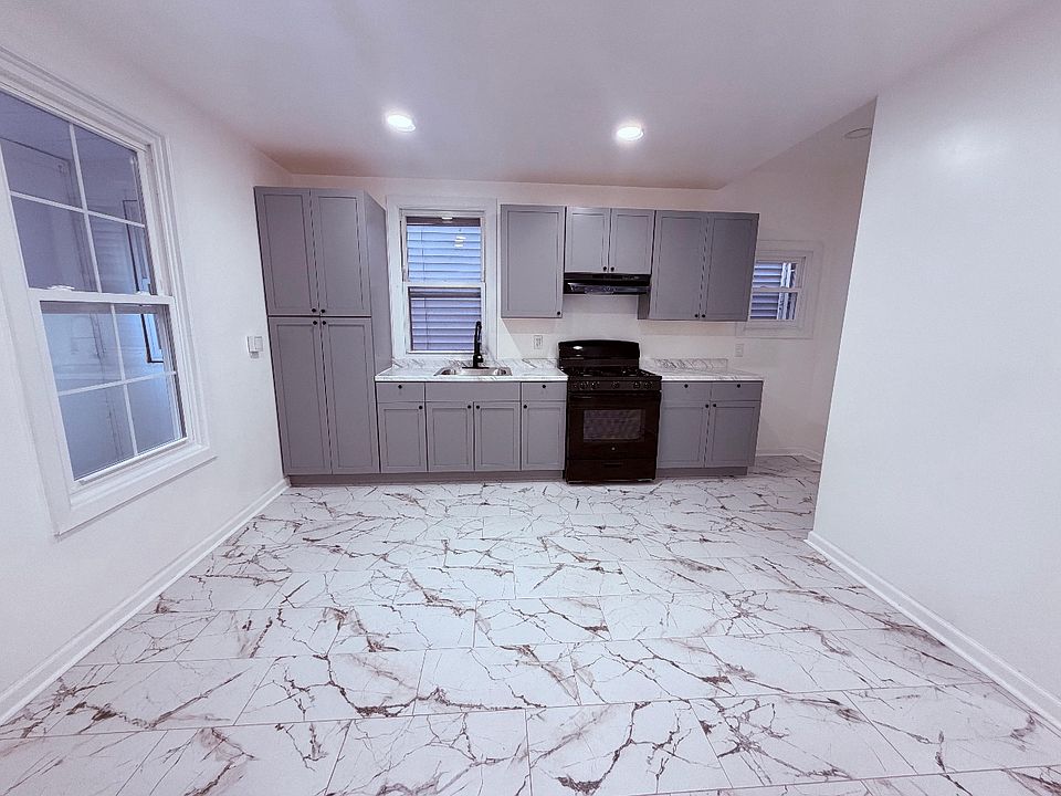 1st image of 461-463 E 18th St #1