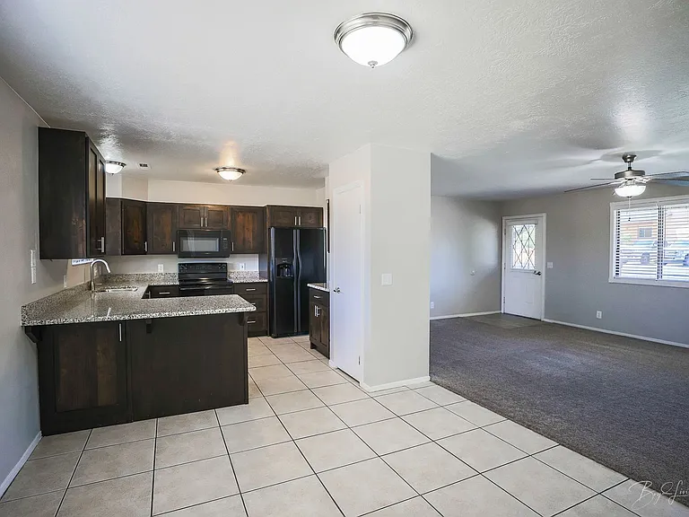 2821 Juniper Cir — Photo 5