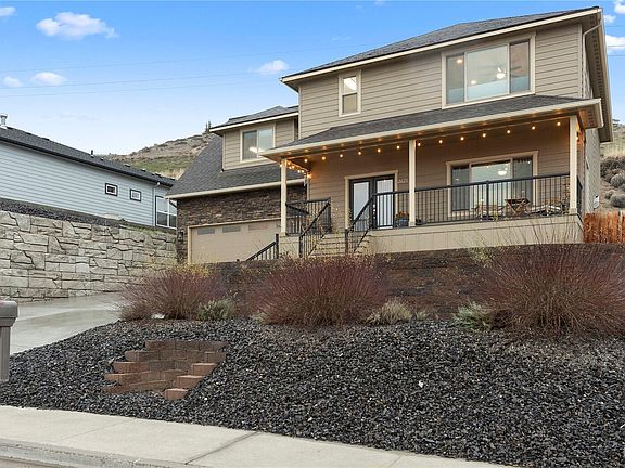 3rd image of 2627 Catalina Avenue