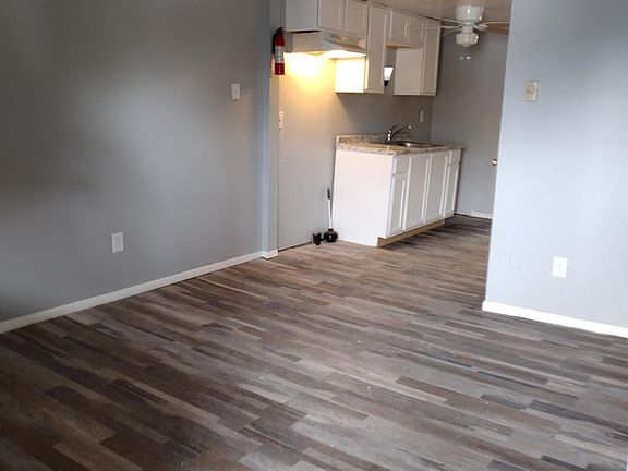 2nd image of 519 Crosby St #12