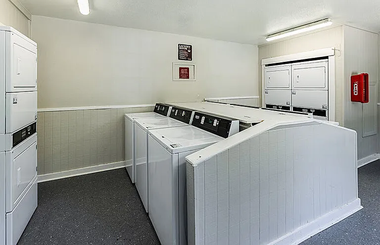 Brookhollow Apartments — Photo 1