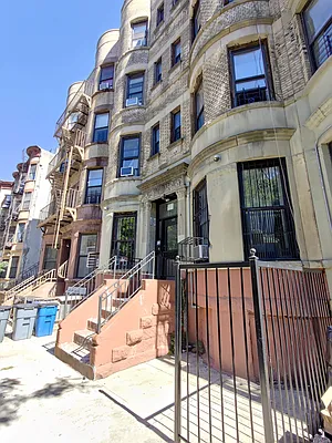 Rented by Signature Property Realty | media 28