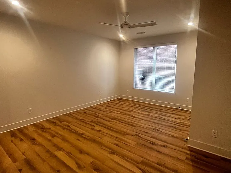 712 N Magnolia St #B — Photo 9